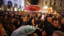 Протест на &quot;Сардините&quot; - антипопулистко ляво движение с риба като символ на протестите, във Флоренция, Италия. Движението излиза по улиците в израз на опозиция на популистките сили.