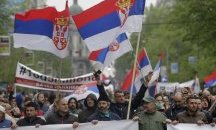 Протестиращи блокираха входа на сръбската държавна ТВ