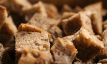 Художник направи портрет от 40 хиляди кубчета хляб