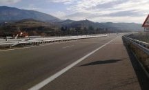 Изграждат шумоизолиращи стени на АМ „Струма“ при кв. „Църква“ в Перник