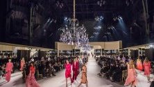 Ревю на  Chanel - Metiers d`Art 2019/2020 в Гранд Пале в Париж.