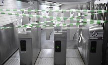 Служителите на метрото в Атина стачкуват