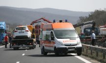 Автобус и кола се удариха челно край Сливница