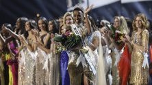 Мис Южна Африка Зозибини Тунзи е коронясана за Мис Вселена 2019 в Атланта, Джорджия.