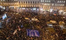 Хиляди излязоха в Прага с искане за оставка на премиера