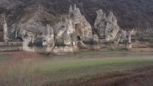Язовир "Цонево" пресъхва. Скалният феномен Чудните скали, останаха на сухо.