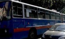 Бой между шофьори на тролей и автомобил в София