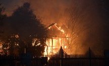 Жегата и ветровете пак разпалиха големи пожари в Австралия