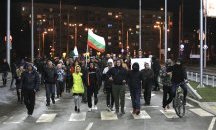 Сблъсъци между протестиращи и полицаи в Перник