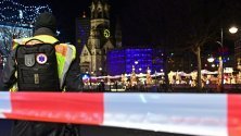 Блокиран трафик, след като подозрителен предмет беше открит на коледния базар в Берлин на „Breitscheidplatz”, където през 2016 г. имаше терористична атака. 
