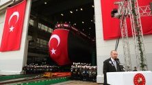 Турският президент Реджеп Ердоган говори по време на пускане на нова подводница в град Коджаели.