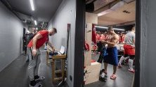 Кадри в съблекалнята на HC Ocelari Trinec по време на хокейния шампионат в Давос, Швейцария.