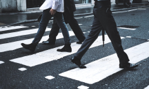 Рушаща се къща в центъра на Бургас застрашава десетки минувачи