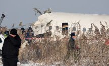 Самолет със сто души на борда се разби в Казахстан