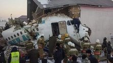 Най-малко 14 души са загинали в катастрофа на пътнически самолет край град Алмати в Казахстан.