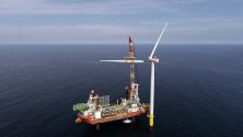 Вятърна електроцентрала край брега на Йоркшир в Северно море. Най-голямата в света такава централа - Honrsea One, ще бъде завършена през 2020 г. и ще произвежда около 1.2 гигавата електричество.