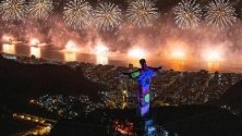 Фойерверки в новогодишната нощ над Рио де Жанейро