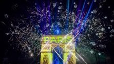 Триумфалната арка в Париж в новогодишната нощ
