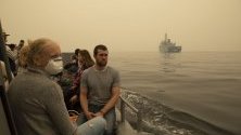 Евакуация на жители на Австралия заради горските пожари 