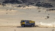 Холандецът Ян ван де Лаар участва с екипа си в Рали Дакар 2020, което тече до 17 януари.