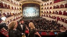 Първо представление на Чешката държавна опера след реконструкция, започнала през 2017 г. Операта вече разполага с технологии като тъчскрийнове по всички места.