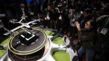 Модел на въздушно такси на Hyundai и Uber, изложено по време на CES - Международното изложение за потребителска електроника в Лас Вегас.