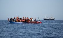 Бебе се роди и почина в лодка с мигранти