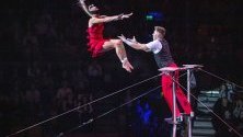 Акробатите Дуо Теса от Унгария с изпълнение по време на откриването на 13-ия Международен цирков фестивал в Будапеща.