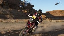Аржентинецът Кевин Бенавидес от екипа на Monster Energy Honda участва в Рали Дакар 2020 между Ал Ула и Ал Хай в Саудитска Арабия.