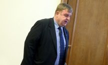 Акцент на деня: Кой с кого си измива ръцете?