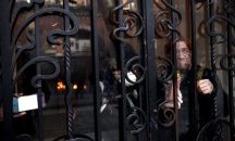 Оттеглят временно проекта за пенсионна реформа във Франция