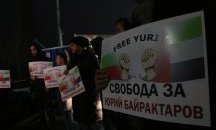Близки на задържан българин в Дубай протестираха за освобождаването му