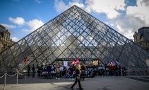 Лувърът затвори врати заради стачката в Париж