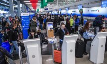 Снежна буря отмени стотици полети в Чикаго