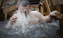 Над 2 милиона руснаци се включиха в традиционните ледени къпания