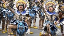 Танцьори по време на фестивала Sinulog-Santo Nino - един от най-популярните религиозни и културни събития във Филипините в чест на Санто Нино - Детето Исус.