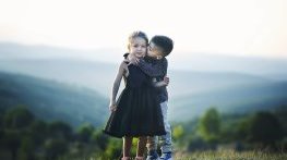 21 януари е Международен ден на прегръдката