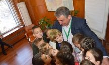 Топла прегръдка за общинарите в Елена в началото на работния ден