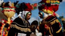 Танцьори изпълняват предколониалната пиеса &quot;El Rabinal Achi&quot;, разказваща за войната между градове на маите преди завладяването им. Всяка година индианците от племето ачи изпълняват традиционни пиеси намаите в град Рабинал, Гватемала.