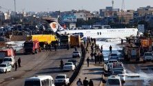 Ирански пътнически самолет е блокирал път при излизането си от писта на летище в Махшар. Няма пострадали.