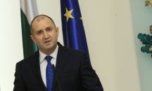 Радев: Не може хората с пълни шкафчета да канят тези с празни