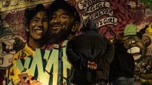 Фенове на загиналия при катастрофа баскетболист Коби Брайънт отдават почит пред графити с неговия и на дъщеря му образи на Mr79lts и Muck Rock в Лос Анджелис.