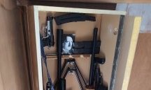 Oръжия и снимка на Хитлер откриха в дома на самоубилия се в ДАНС