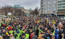 Протестиращи искаха оставката на правителството