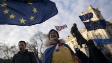 Протестиращи срещу Брекзит пред парламента в Лондон. Страната напуска ЕС на 31 януари.