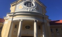 Как изглежда реставрираната баня в Банкя