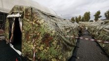 Специални палатки за първите италианци, които ще се завърнат от Китай, разположени на военно летище в Рим, Италия.