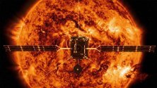 Илюстративен кадър на НАСА как космическия апарат на ЕКА Solar Orbiter обикаля около Слънцето. Целта му е да запечата за първи път полярните региони на Слънцето.