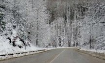 Снеговалежи затрудняват движението през проходите