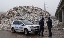 Затварят предприятието, което трупа незаконно отпадъци под моста край Дупница